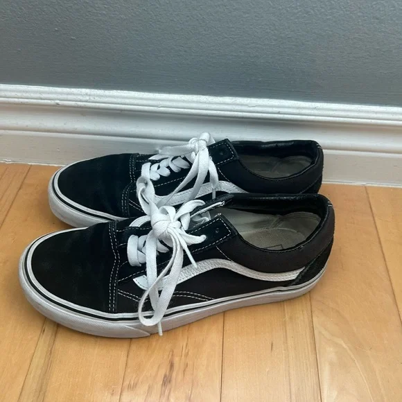 Vans Classic Black and White Skate Shoes - Picture 5 of 8
